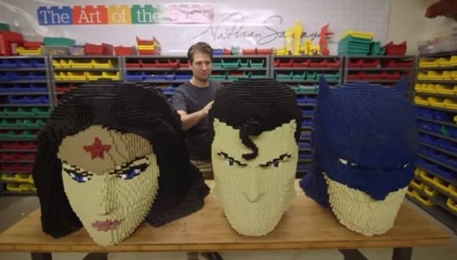 Heróis e vilões da DC Comics feitos com Lego ganham exposição em SP 11