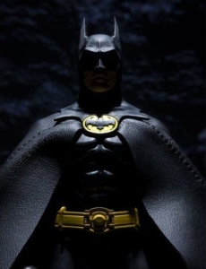 Warner pode ter confirmado Michael Keaton como o Batman no elenco do filme “Batgirl” 3