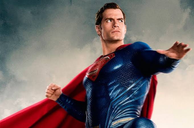 Henry Cavill filmou cenas como Superman para 'Adão Negro